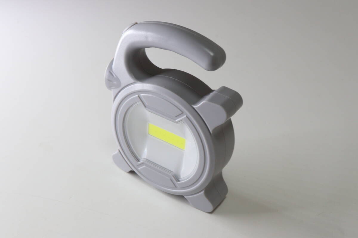 「安いのに結構やるじゃん」「コスパ抜群！」機能的な100均の200円ライト
