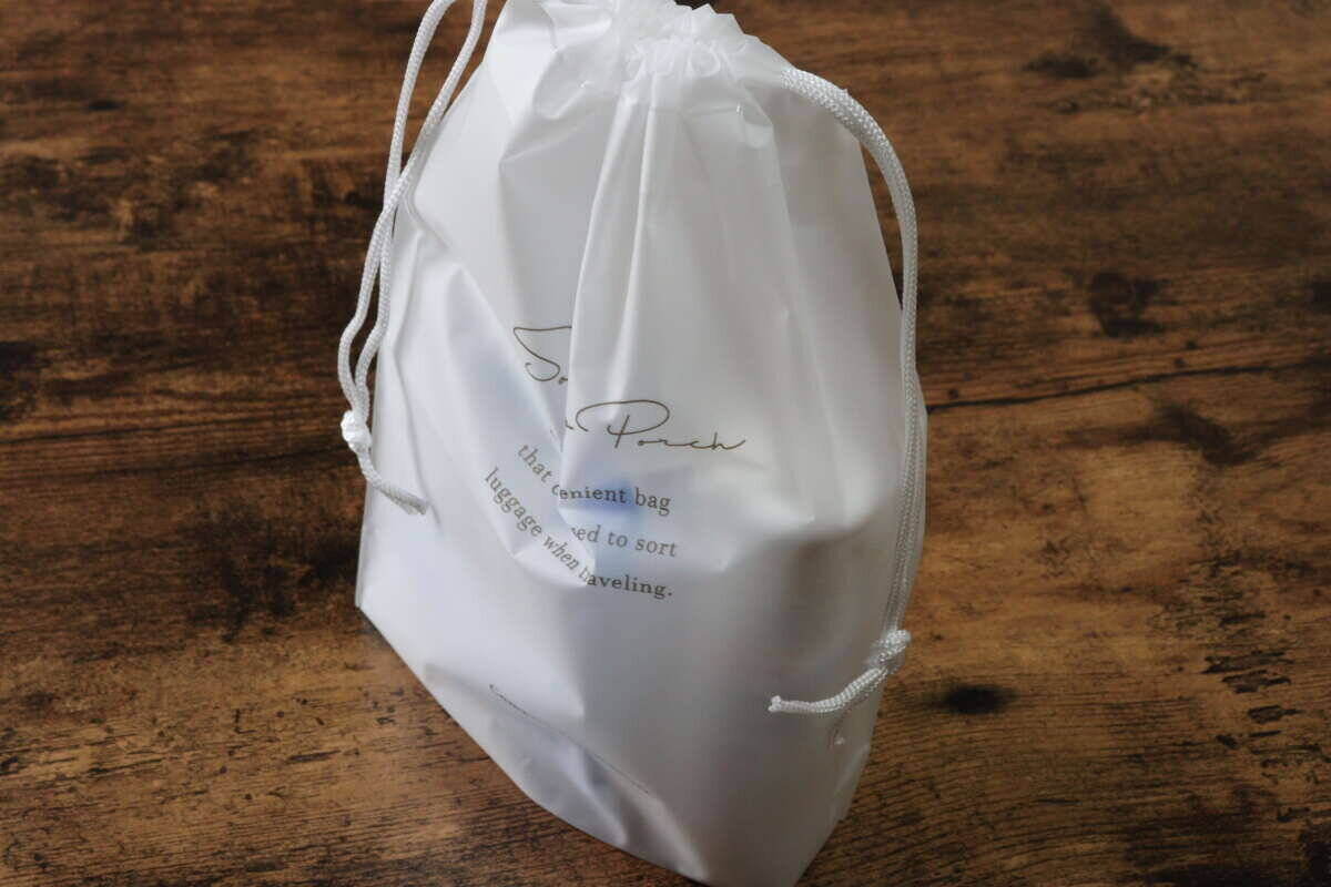 ダイソーで良いもの見つけた！「マチ付きでたっぷり入る！」2サイズセットが嬉しい便利な巾着