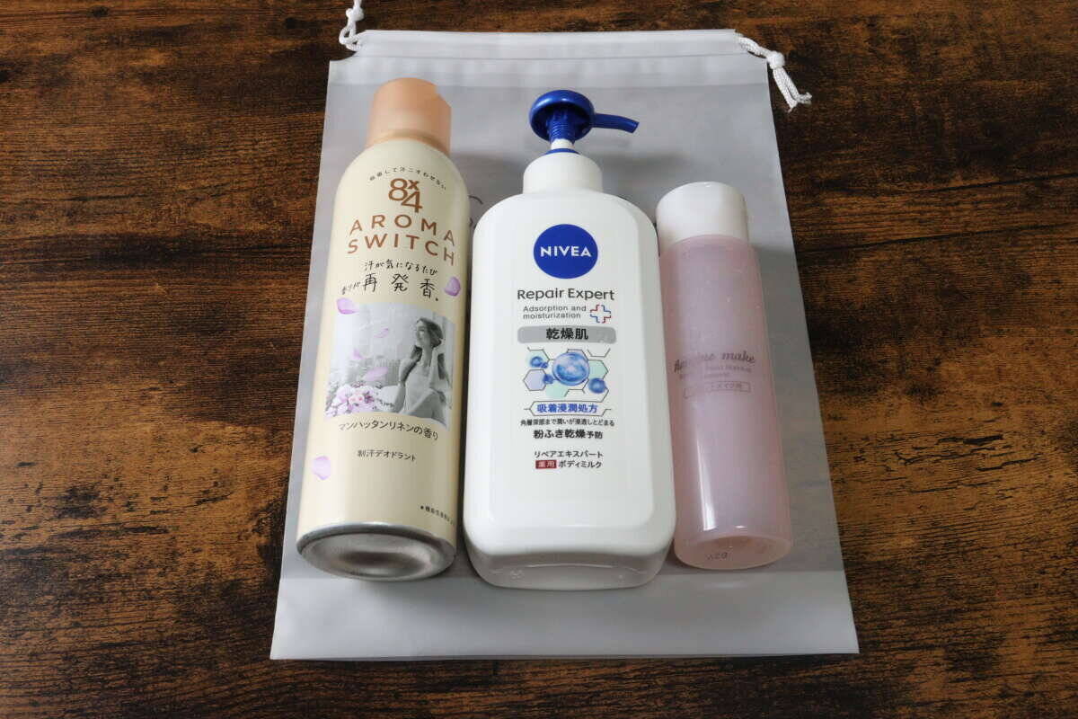 ダイソーで良いもの見つけた！「マチ付きでたっぷり入る！」2サイズセットが嬉しい便利な巾着