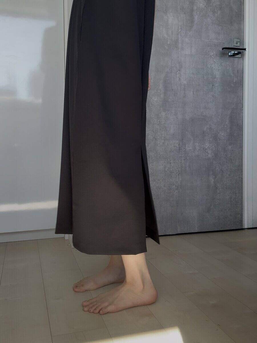 「それどこの？」が殺到！ユニクロ「黒ワンピ」3990円が優秀すぎ！大人の細見え4スタイル