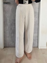 ユニクロで早く買えばよかった！”スウェットパンツなのに大人のきちんと感”を見せるコツ