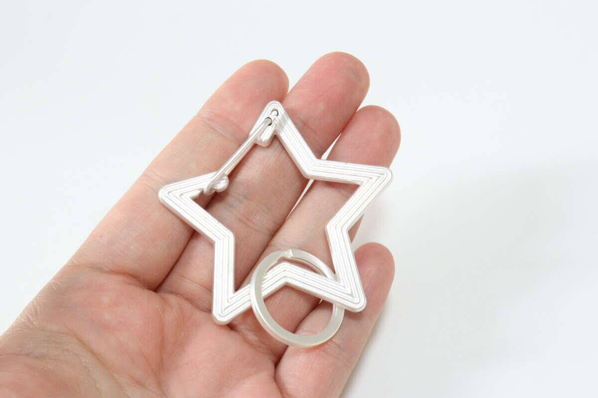 100均で見つけて震えたわ…「専門店の商品じゃん…」2000円してもおかしくないカラビナ