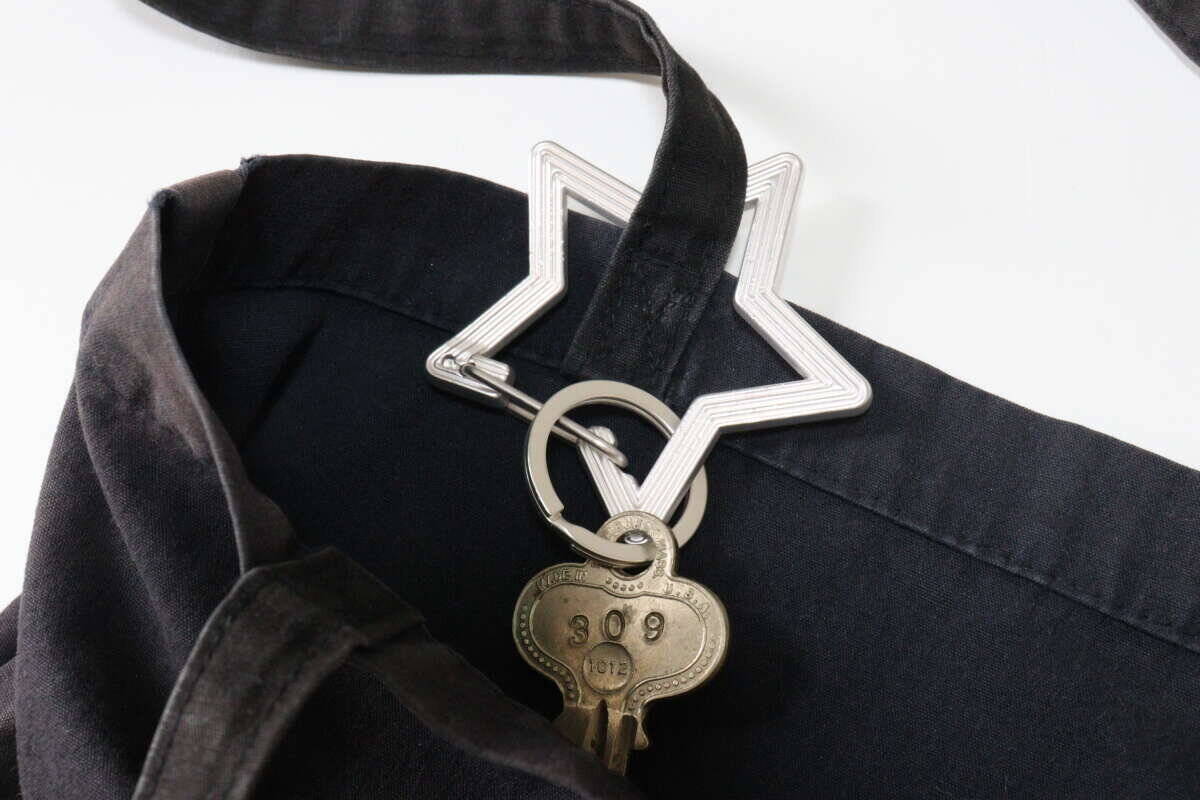 100均で見つけて震えたわ…「専門店の商品じゃん…」2000円してもおかしくないカラビナ