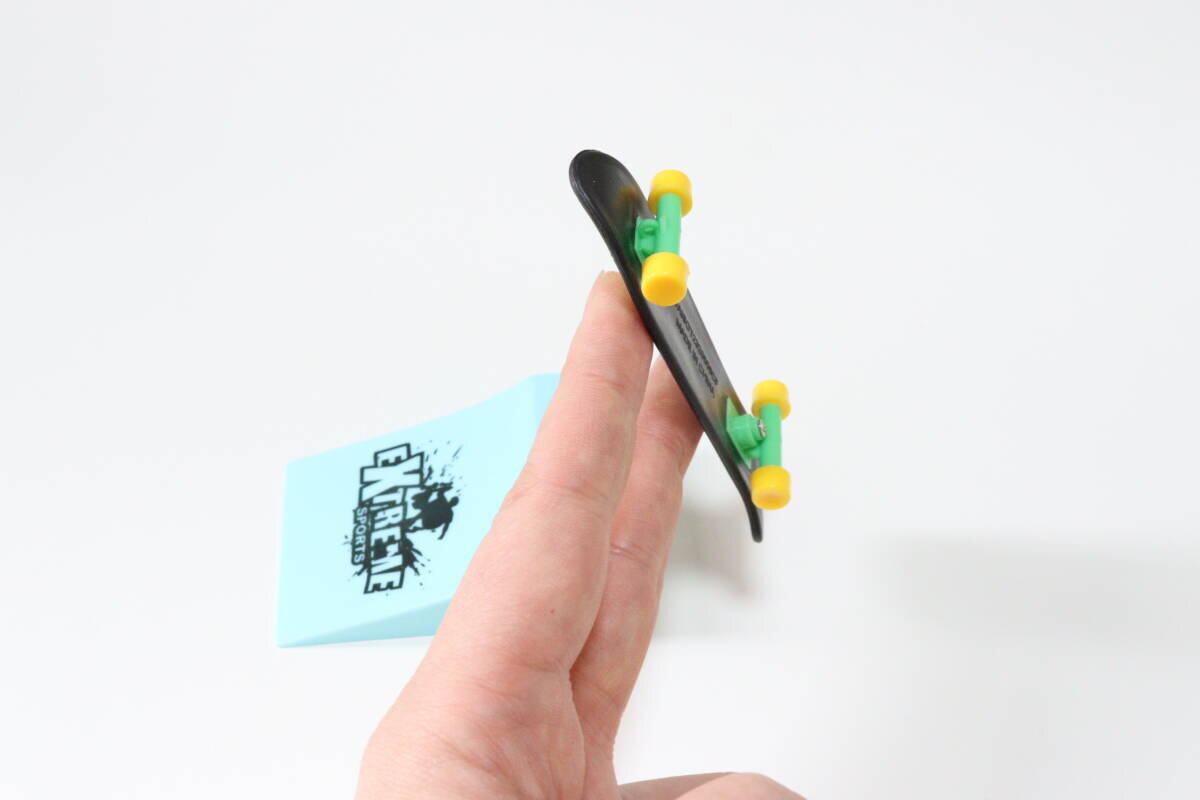 ついに出た～！「本格的なやつは1000円前後…」100均とは思えないおもちゃ