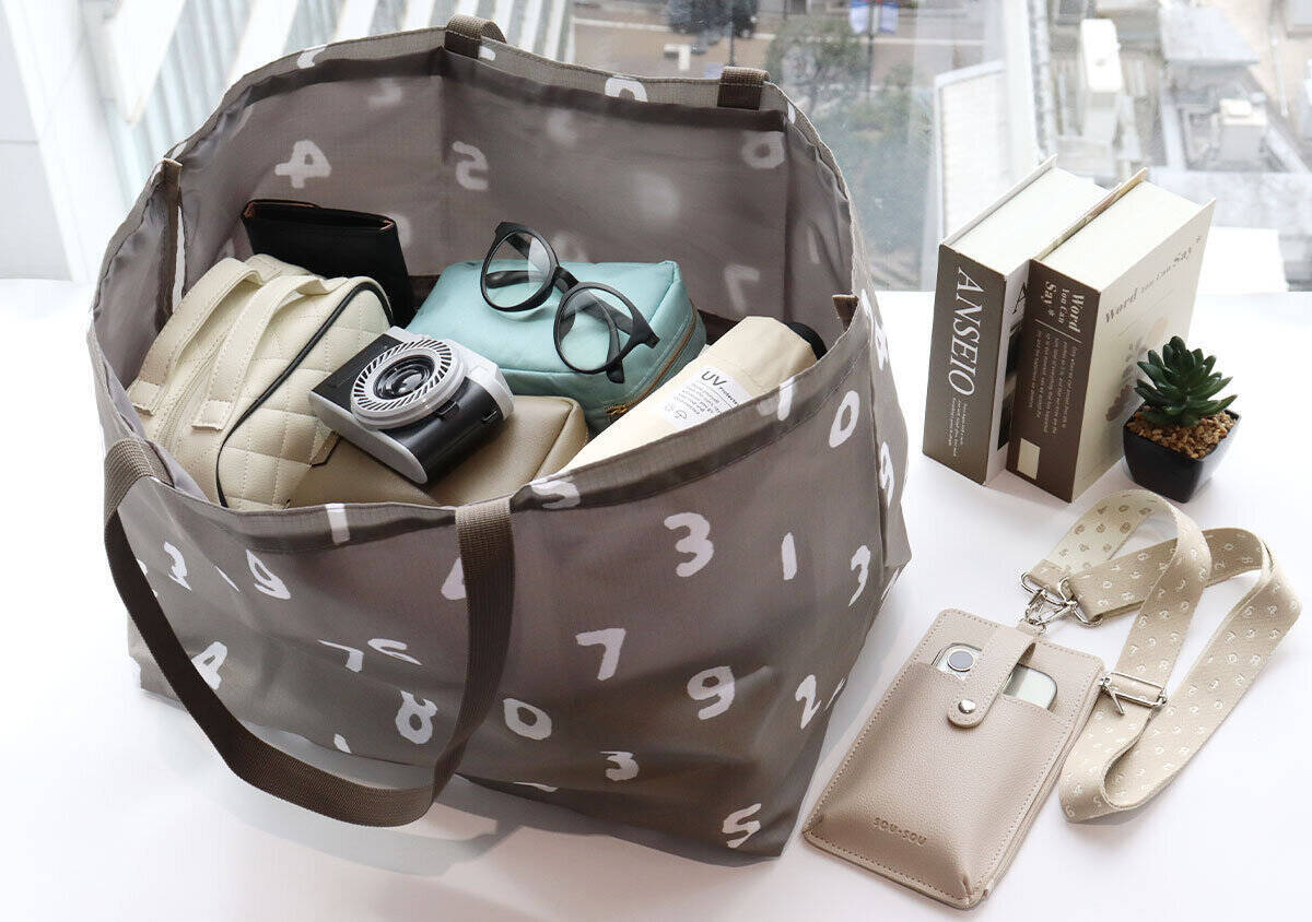 大人のおしゃれ手帖4月号の付録が超便利！人気ブランドの大容量バッグ＆上品スマホポシェット