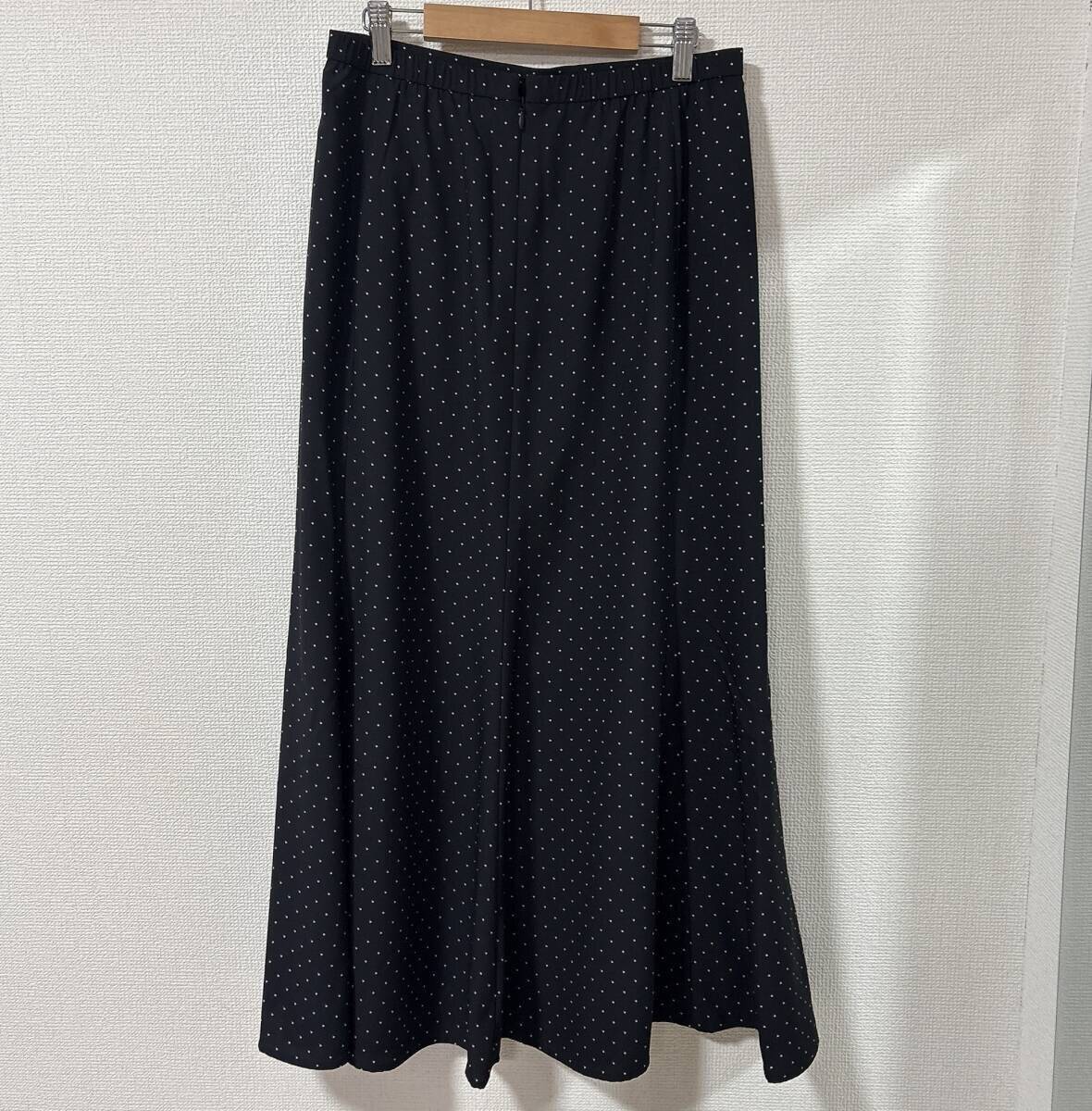 軽くてシワにならないから出番が多い…！ユニクロ上品マキシスカートの着こなし術