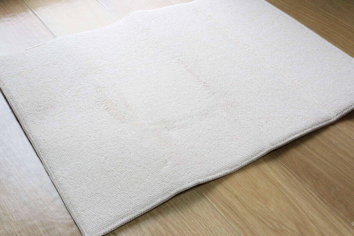 「地味にスペック高くて驚き」「洗い替え用も即買った！」100円マット