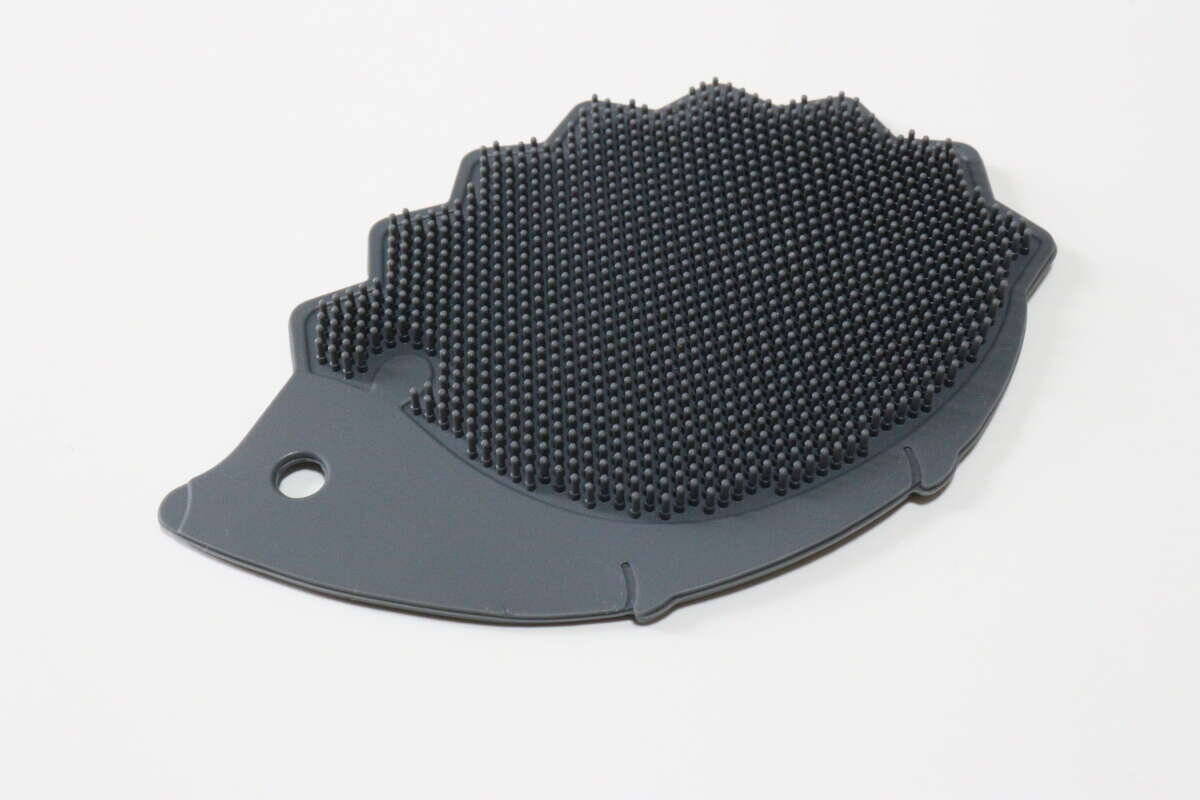 これがダイソーで100円！？「おしゃれな専門店みたい！」表と裏で使い分けられるブラシ