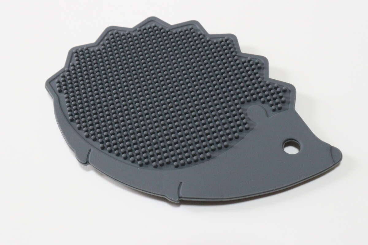 これがダイソーで100円！？「おしゃれな専門店みたい！」表と裏で使い分けられるブラシ