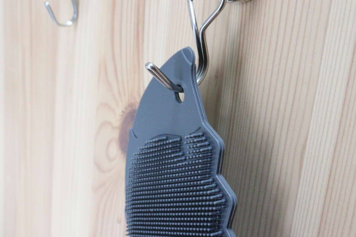 これがダイソーで100円！？「おしゃれな専門店みたい！」表と裏で使い分けられるブラシ