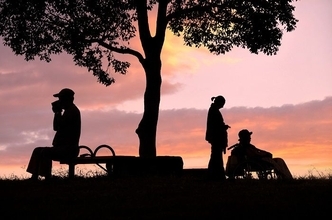 認知症の方の「夕暮れ症候群」にはどのように対応すべき？家族が身に着けておきたいコミュニケーション法とは？