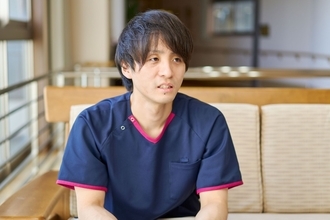 警察官を辞めて選んだ福祉の道「自然体でいられる介護の現場は、僕にとって理想の居場所」