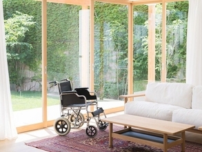 親を介護施設に入れたことに罪悪感を感じる… 家族ができる対処法を紹介