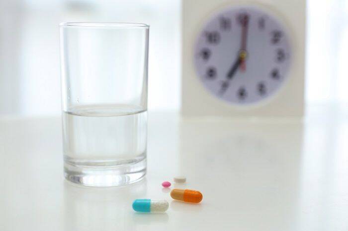 なぜ高齢者の感染症は重症化しやすい？抗菌薬の服用で注意したいこと