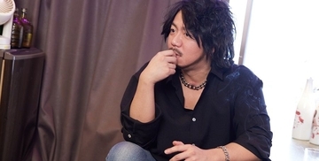 「認知症の方もバーの酔っ払いも同じことばかり言うなら受け流すだけ」カマたくさんの“規格外”な介護論