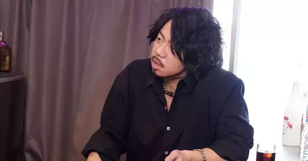 「「認知症の方もバーの酔っ払いも同じことばかり言うなら受け流すだけ」カマたくさんの“規格外”な介護論」の画像