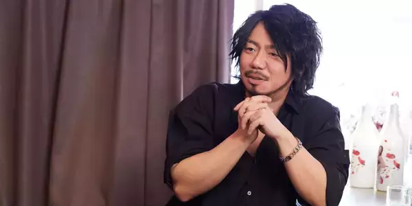 「「認知症の方もバーの酔っ払いも同じことばかり言うなら受け流すだけ」カマたくさんの“規格外”な介護論」の画像