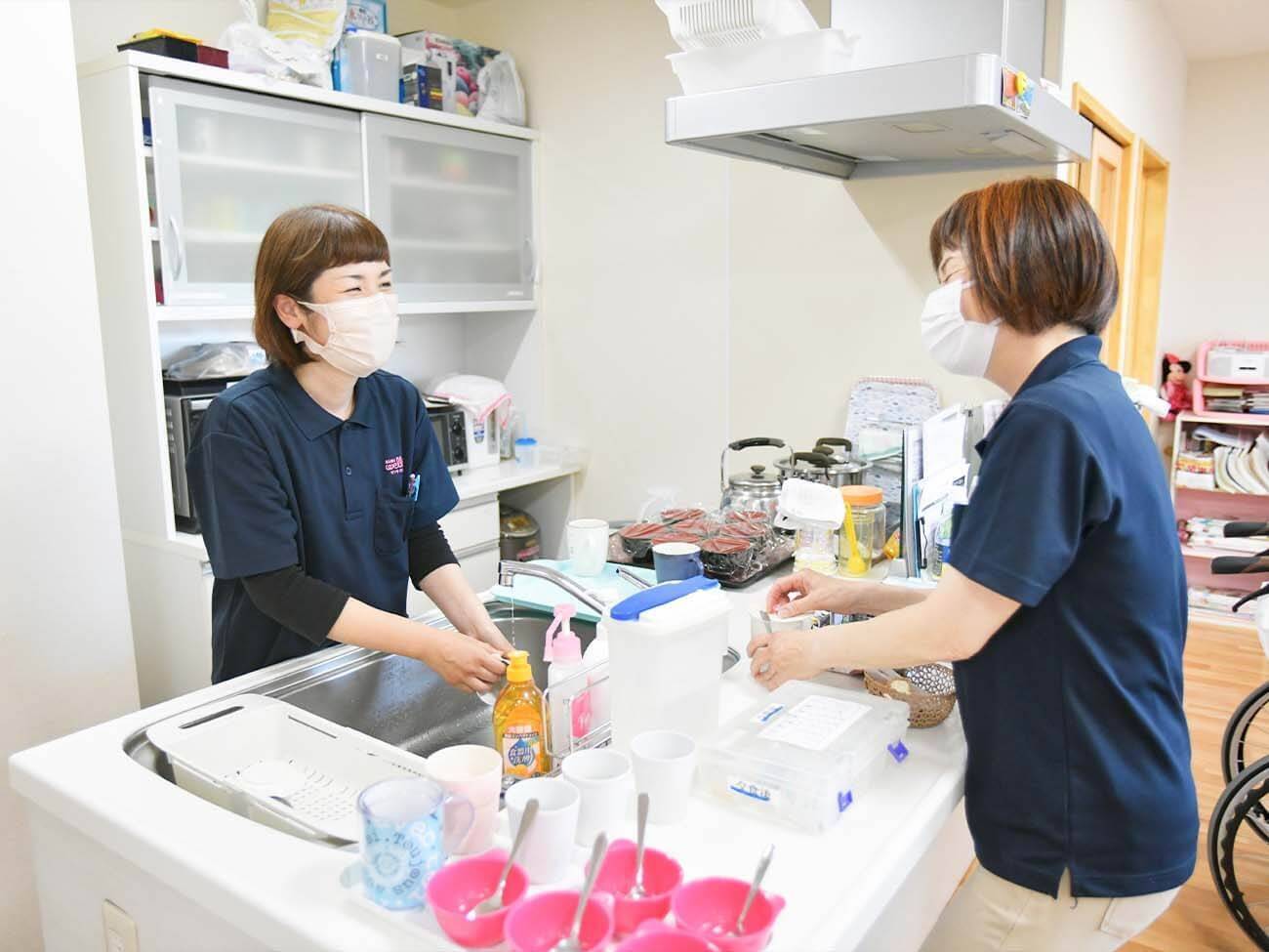 学校講師からケアの現場へ。転職しても変わらない相手を見守り、支えるという気持ち