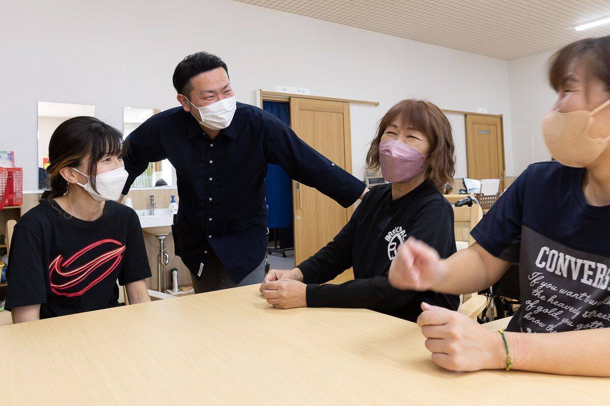 相手への誠実な対応が僕の誇り　頼れる「町の電器屋さん」から デイサービス管理者に