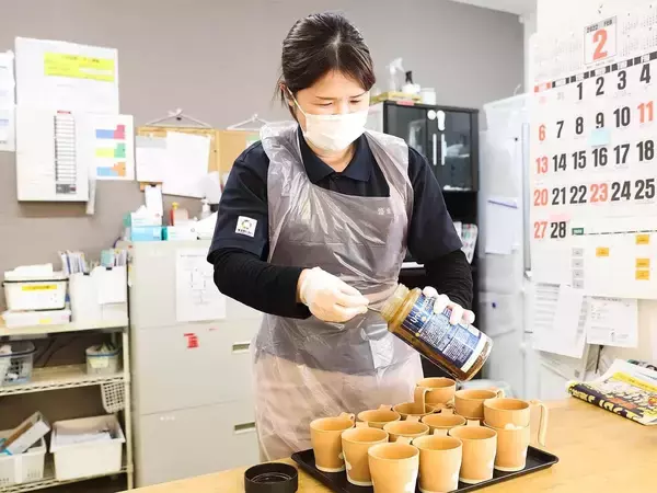 「新米介護士は元バスガイド！誰にも負けない自己発信力で 魅力あふれるオンリーワンのケア」の画像