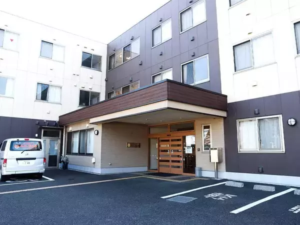 「新米介護士は元バスガイド！誰にも負けない自己発信力で 魅力あふれるオンリーワンのケア」の画像