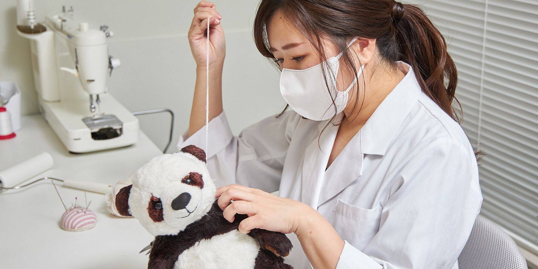 「無言で受け止めてくれる、ぬいぐるみこそが心身を癒す」“ぬいぐるみ専門医”が語る特別な役割に迫る