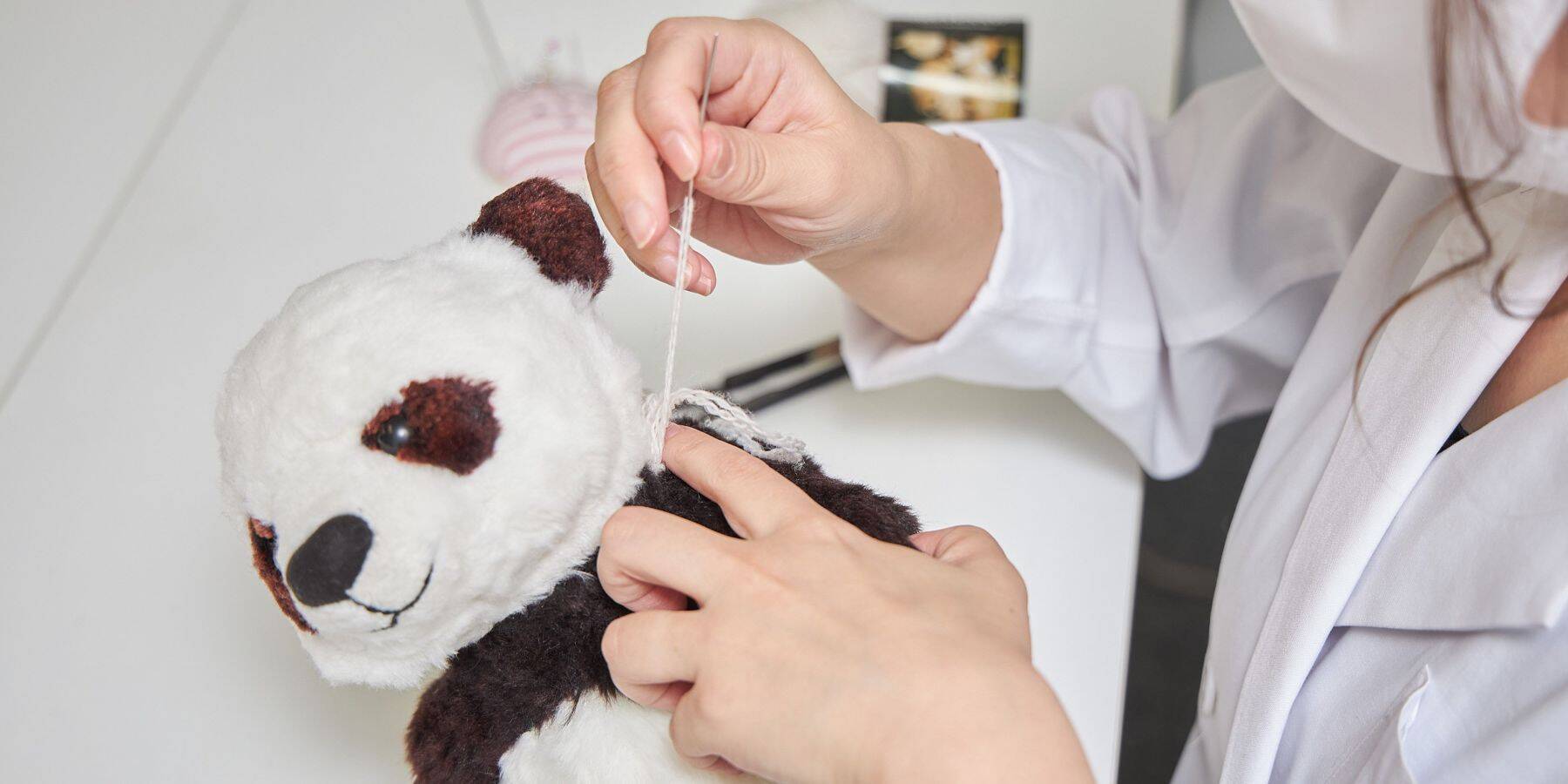 「無言で受け止めてくれる、ぬいぐるみこそが心身を癒す」“ぬいぐるみ専門医”が語る特別な役割に迫る