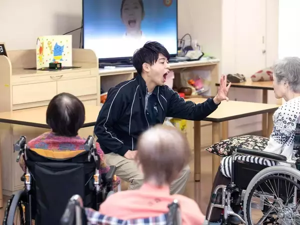 「毎日が学びと発見の連続！変化に富んだ介護の現場が 僕を大きく成長させる」の画像