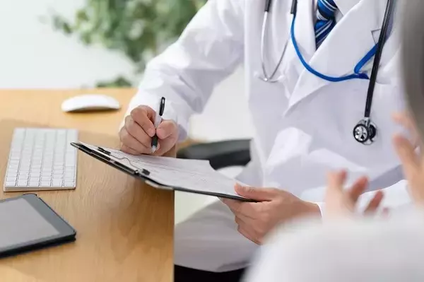 「認知症の方の服薬トラブルを未然に防ぐ！かかりつけ薬局と介護サービスの活用法」の画像