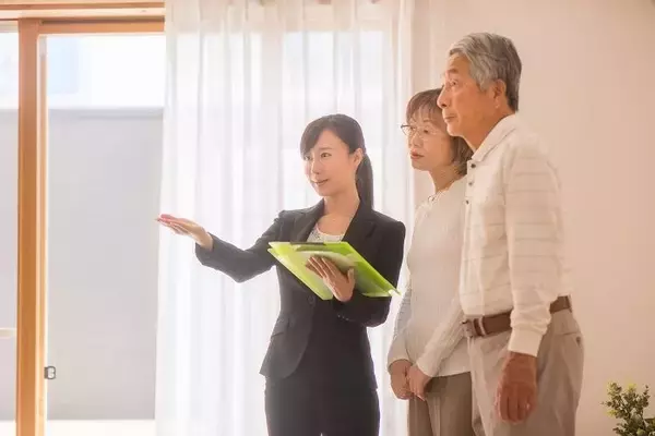 「遠距離介護はどんなタイミングで施設入所を考えるべき？施設選びの注意点を解説」の画像