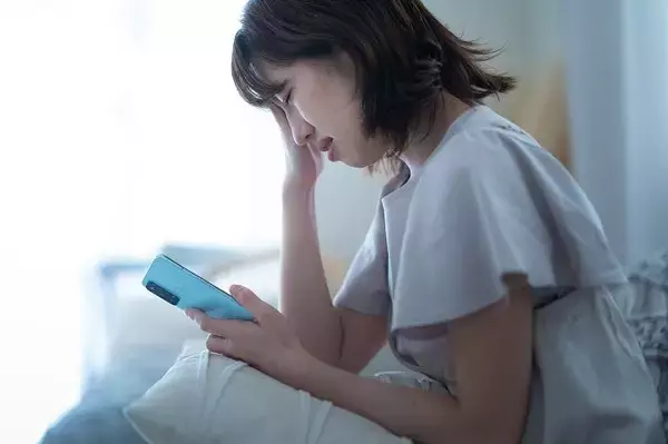 「介護に非協力的なきょうだいにイライラ… まずは自分の負担軽減を第一に考えよう」の画像