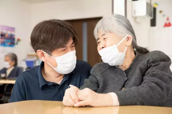 「就職のきっかけは１枚の写真　26年経っても色褪せない介護の仕事の面白さ」の画像