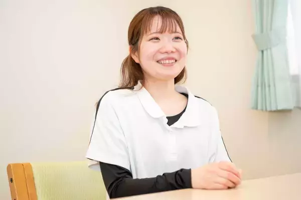 「新卒から介護業界に飛び込んで気付いたこと　笑顔を武器に人間力ある介護士を目指す」の画像