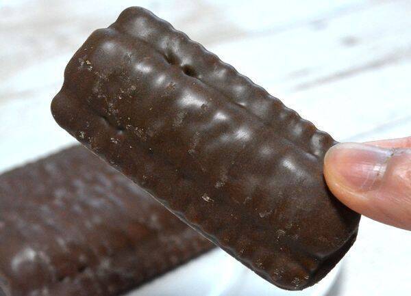 業務スーパーのブルガリア産キャラメルチョコビスケットは軽いティムタム的おやつだった 2018年2月17日 エキサイトニュース