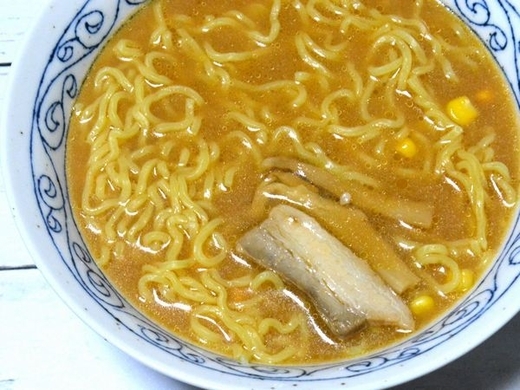 ファミマの冷凍食品 濃厚肉味噌ジャージャー麺 のおすすめ度は 気になる味や量をチェック 19年11月14日 エキサイトニュース