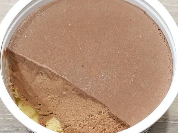 セブンのトップス系アイス チョコレートケーキカップ は胡桃まじりでソレっぽい 年2月18日 エキサイトニュース