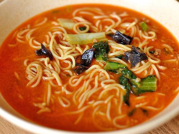 ファミマの冷凍ラーメン 贅沢に胡麻香る担々麺 は常備okの良バランス味 年3月16日 エキサイトニュース