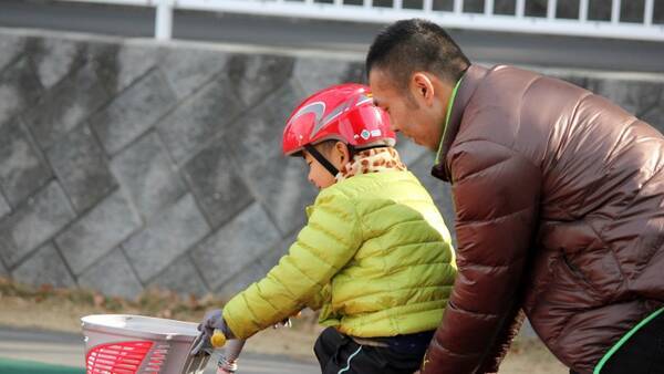 初めての補助輪なし自転車 子どもが安全に乗れる 親の教え方のポイント 16年2月19日 エキサイトニュース