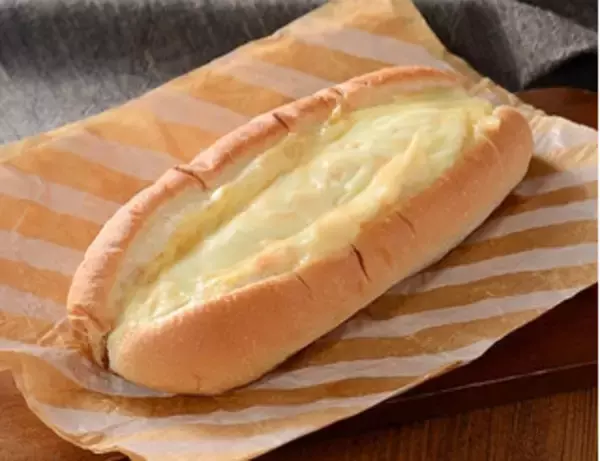 「今週新発売のジューシーな食べものまとめ！『ジャイアントポークフランク』、『どかっと満足パン　メンチカツ』など♪」の画像