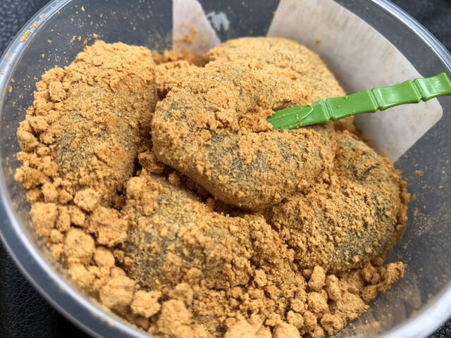 香ばしい黒蜜の本格和スイーツ♪『黒みつ系コンビニスイーツ』のトレンド「食べたい」人気ランキングTOP3