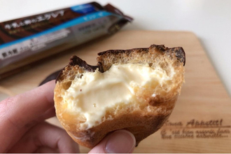 白も黒も楽しみたい♪カスタードを堪能できる『エクレア』のトレンド「食べたい」人気ランキングTOP3