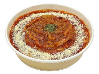 今週新発売のコンビニパスタまとめ！『トマトと生ハムのバジルパスタサラダ』、『きのことベーコンのトマトスープパスタ』など♪