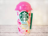 「【スタバチルド新作】春の訪れを告げる華やかなさくらの香り♪スターバックス（R）チルドカップ「さくらホワイトチョコレート WITH ミルクプディング」登場！」の画像1