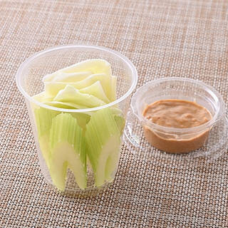 今週新発売のファミマお惣菜まとめ！『アンチョビ香るガーリックポテトサラダ』、『おつまみ豚みそキャベツ』など♪