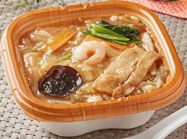 「とろっとあんかけ野菜が美味しい♪『コンビニ中華丼』のトレンド「食べたい」人気ランキング」の画像