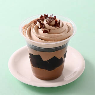 今週新発売のファミマスイーツまとめ！『チョコレートパフェ　コーヒーゼリー入り』、『ＢＥ：ＦＩＲＳＴ　抹茶＆マスカルポーネのクレープ』など♪