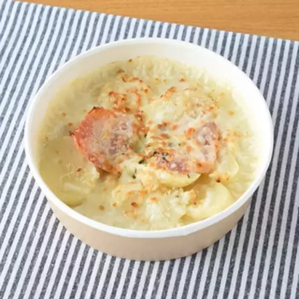 「今週新発売のファミマ麺まとめ！『北海道産じゃがいもとベーコンのグラタン』、『ごま油香る　青ねぎと蒸し鶏のパスタ』など♪」の画像