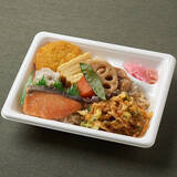 「今週新発売のファミマお弁当まとめ！『軟骨入りつくね＆鶏そぼろごはん』、『銀鮭と７種おかずのだしごはん弁当』など♪」の画像3