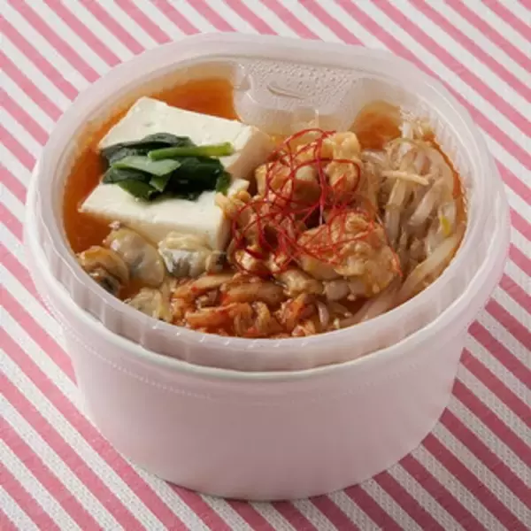 「今週新発売のファミマお弁当まとめ！『軟骨入りつくね＆鶏そぼろごはん』、『銀鮭と７種おかずのだしごはん弁当』など♪」の画像