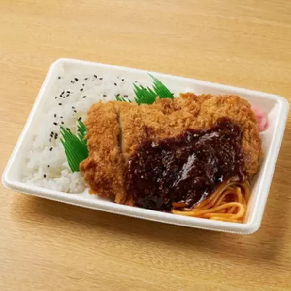 「今週新発売のファミマお弁当まとめ！『軟骨入りつくね＆鶏そぼろごはん』、『銀鮭と７種おかずのだしごはん弁当』など♪」の画像